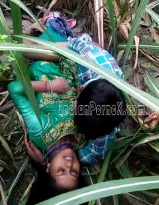 Indian village xxx vedios of aunty porn on jangal