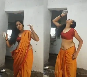 Dost Ki Wife in Saree