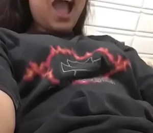 Amateur Indian Girlfriend Finger Fucking Her Pussy on Camera