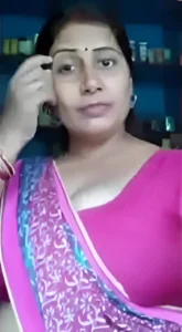 Indian Auntie Having Sex With Medicine Shopkeeper in Lucknow