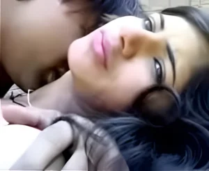 Amateur Indian Girlfriend Enjoying an Outdoor Sex