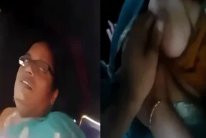 Mumbai Aunty Shows Her Boobs for Free Auto Ride