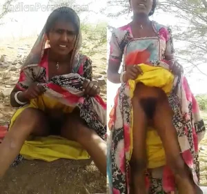 Village Bhabhi Showing Her Pussy