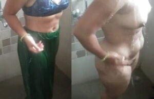 Big ass bangla boudi doing porn bathing as doggy style sex
