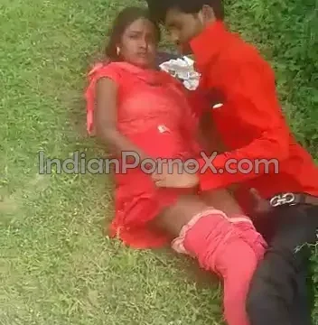 Indian lover doing XXX inside jangle and caught