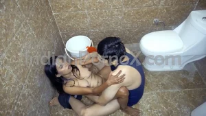 Indian escort fucking in bathroom by Customer