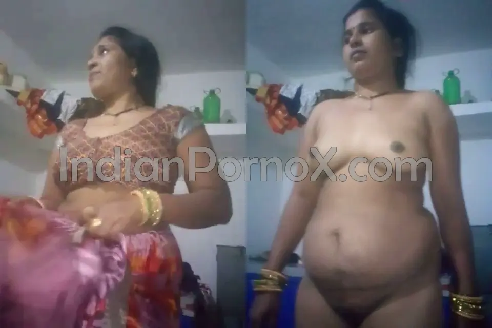 Bengali boudi removing saree and showing her bangla nude