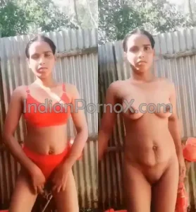 Married village bhabhi making her nude video after bath