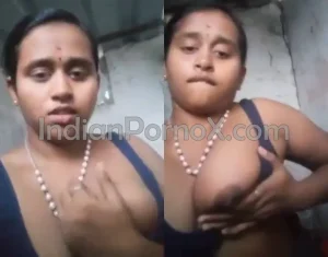 Tamil wife playing with her desi boobs