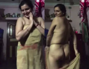 Towel Wearing Bhabhi Nude Showing with Ex Lover