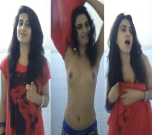 Mumbai girlfriend take off t-shirt to show boobs for bf sex gf XXX